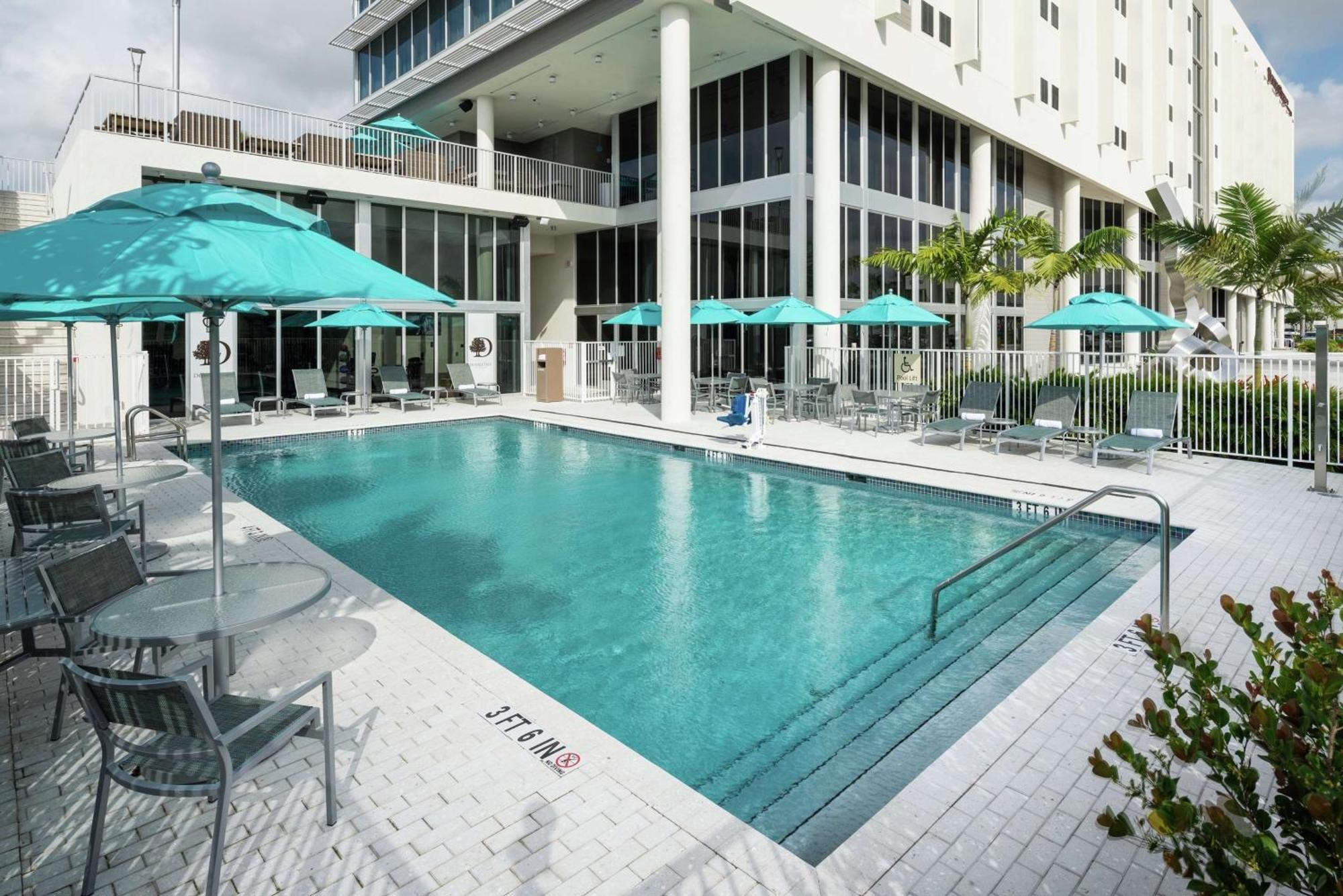 Doubletree By Hilton Miami Doral Hotel Exterior foto